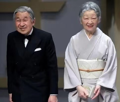 日本人结婚图片大全图解(日本皇室的通婚史，近亲结婚，难逃“笼中雀”命运)
