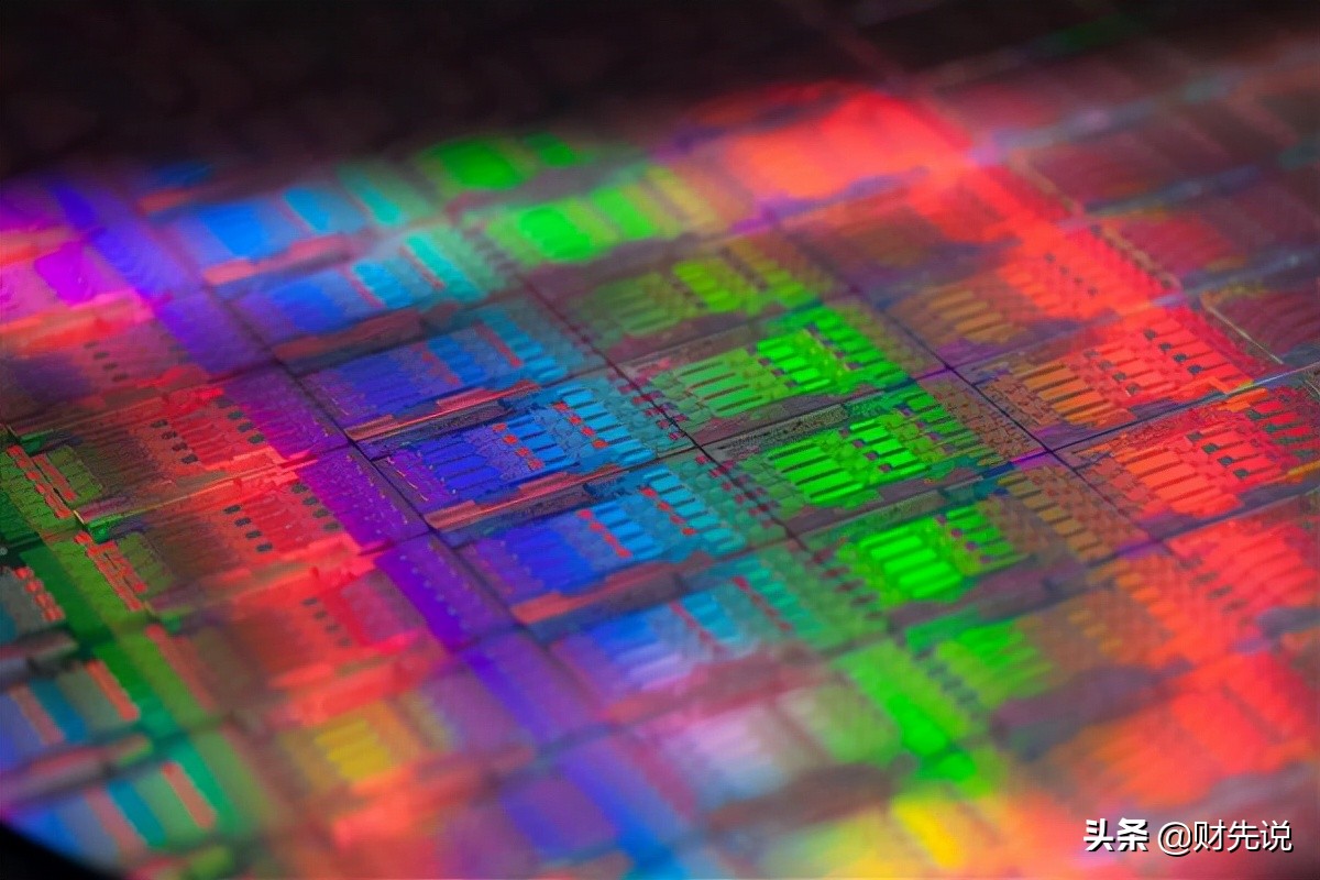 国产芯片“换道超车”，首款光子芯片问世，算力比GPU快数百倍