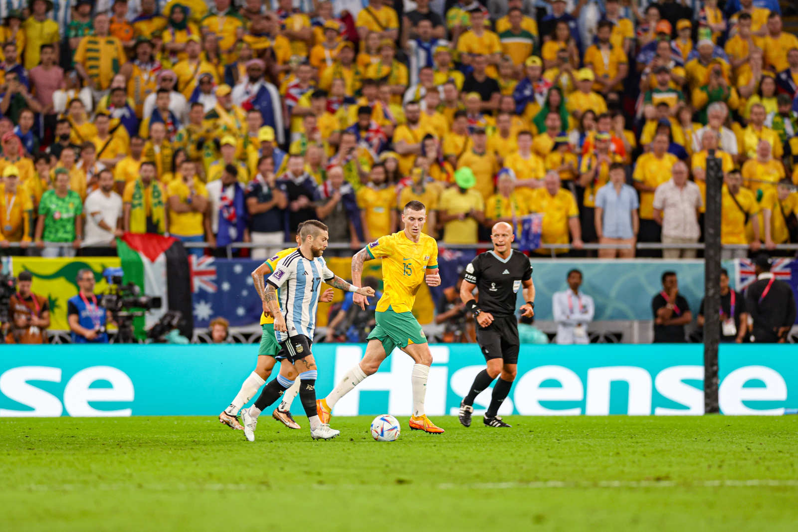 澳大利亚男足（澳大利亚1比2惜败阿根廷，却用表现打脸黄健翔，值得球迷尊重）-趣拿体育