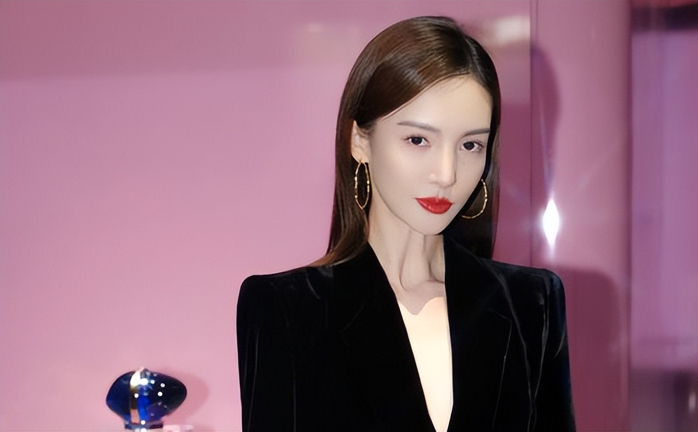 颜值不足脖子凑！这8位女星的天鹅颈太优越，气质一下就出来了