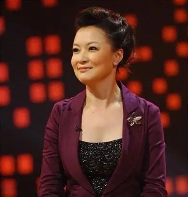 东方卫视名嘴袁鸣：丈夫是美籍华人，儿子十分可爱