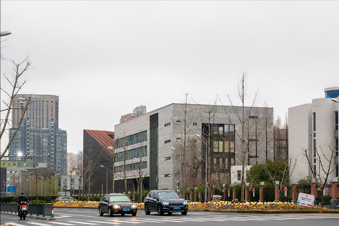 2021上海高校平均分发布！华东师范首超同济，上海经贸继续下滑