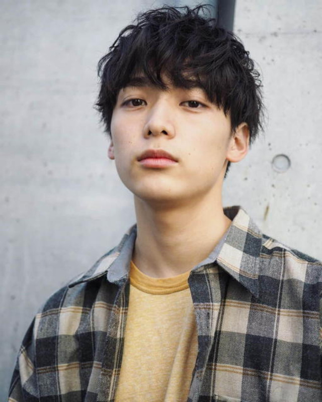 男生烫发推荐 5:男神纹理烫韩剧韩国欧巴都在烫的纹理烫,是运用烫卷的