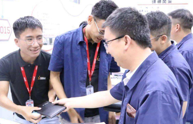 吃了亏才醒悟，社招与校招的差距如天方夜谭，不仅体现在工资上