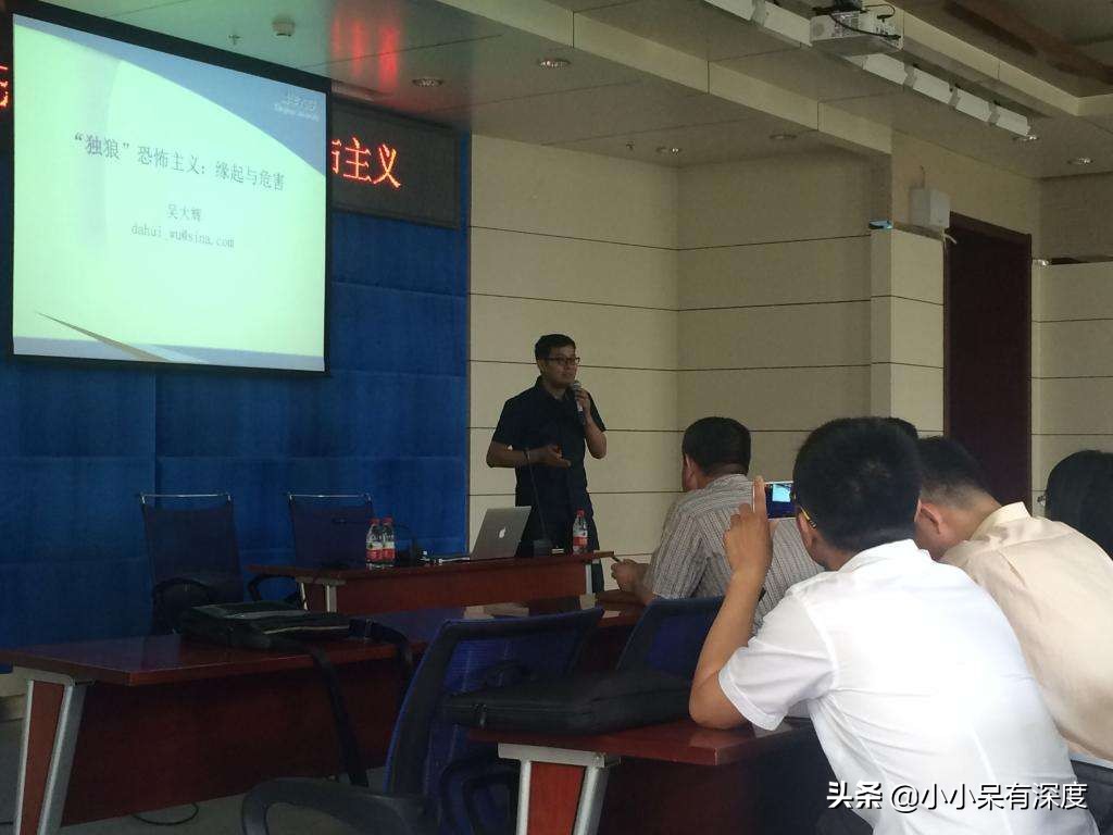 评论员吴大辉，他憨厚的外表下，笨拙地表达中，爆出巨量的惊喜