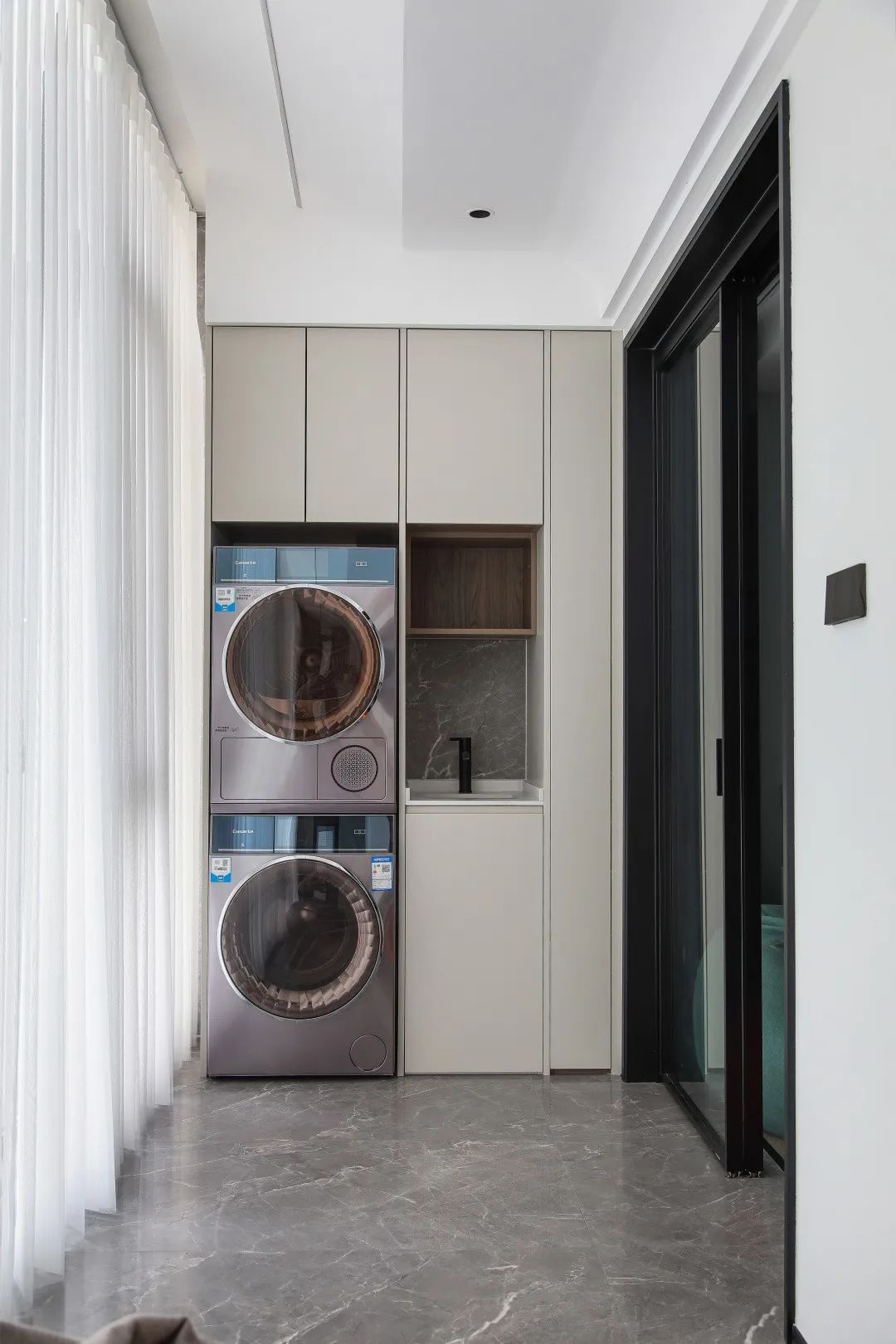 实景鉴赏｜140m²现代简约，简而不繁、光与生活