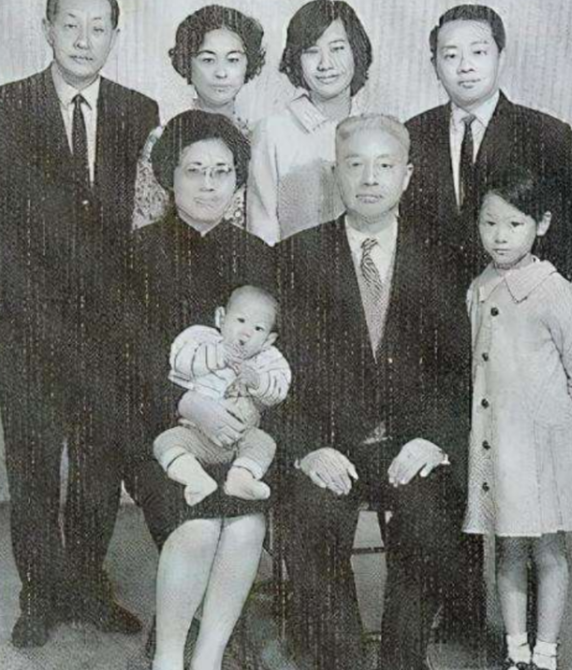 刘若英：和丈夫分房九年，45岁高龄产子，风光背后有泪水