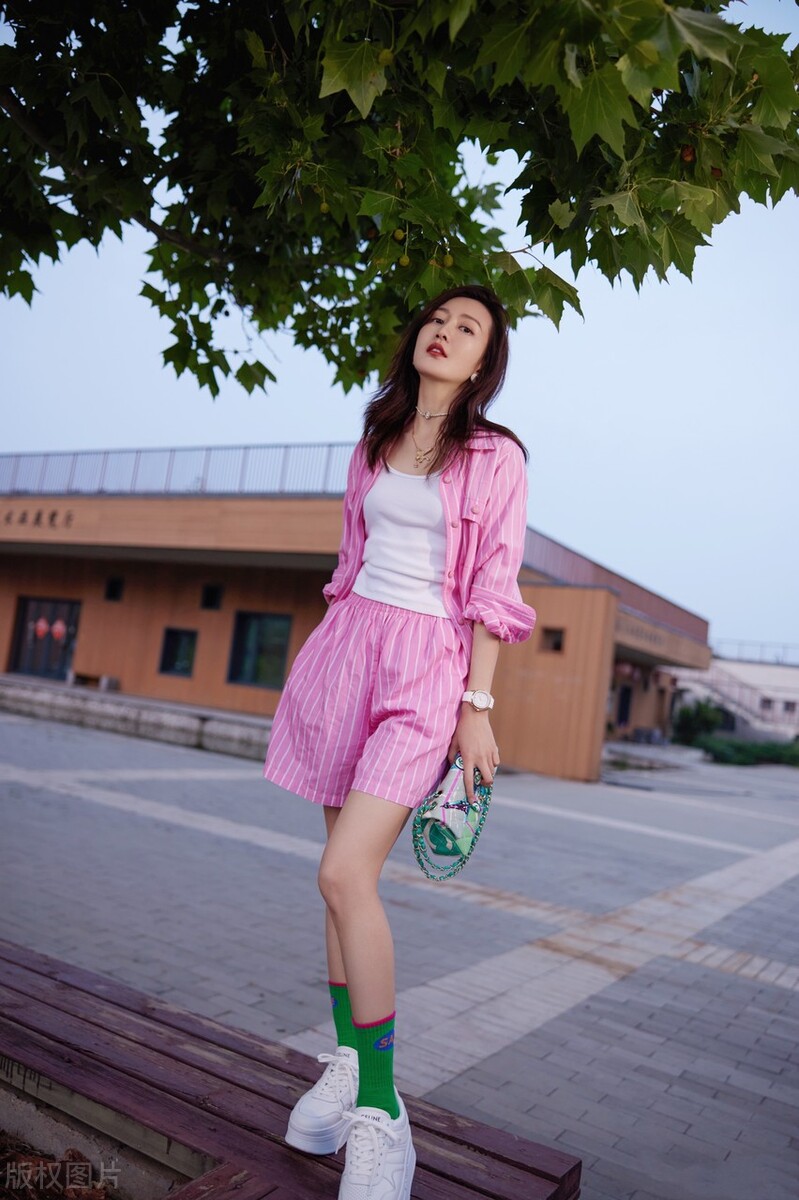 王鸥粉色系少女感十足