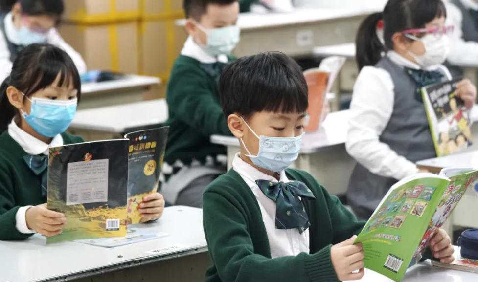 “放假通知”来了，多地公布2022中小学放假时间，家长有些为难