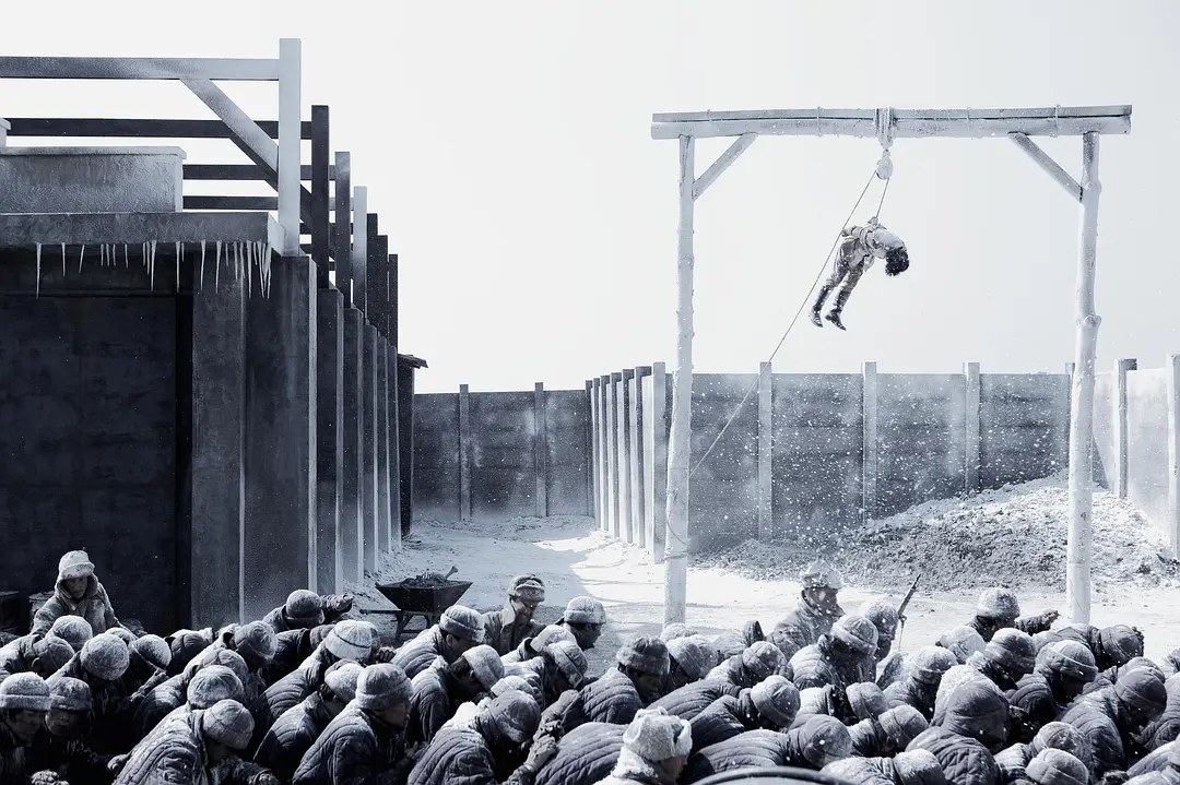 二战苏军战日军电影(电影《登陆之日》中，苏联是如何对待日本战俘的，真让人解气)