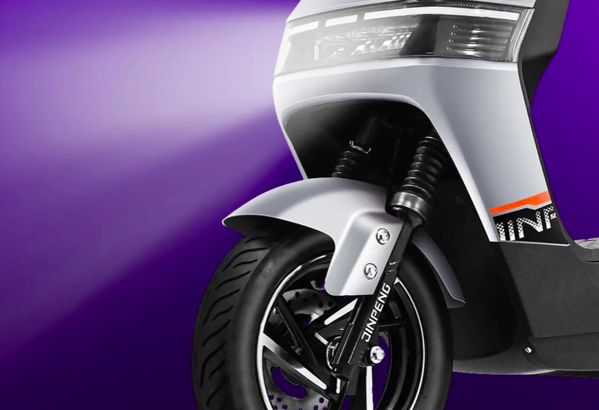 金彭电动车n8测评搭载石墨烯电池最大续航280里配双碟刹