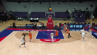 李添荣头部及颈部损伤（李添荣头部和颈部损伤！上海男篮连夜向联盟申诉争议判罚）