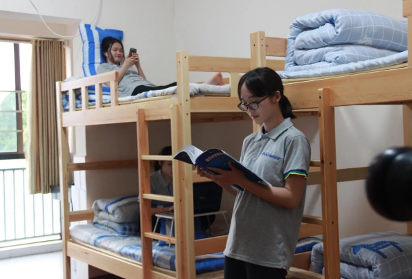 多所高校宣布调整“五一”假期，或将延迟到暑假补休，学生：支持