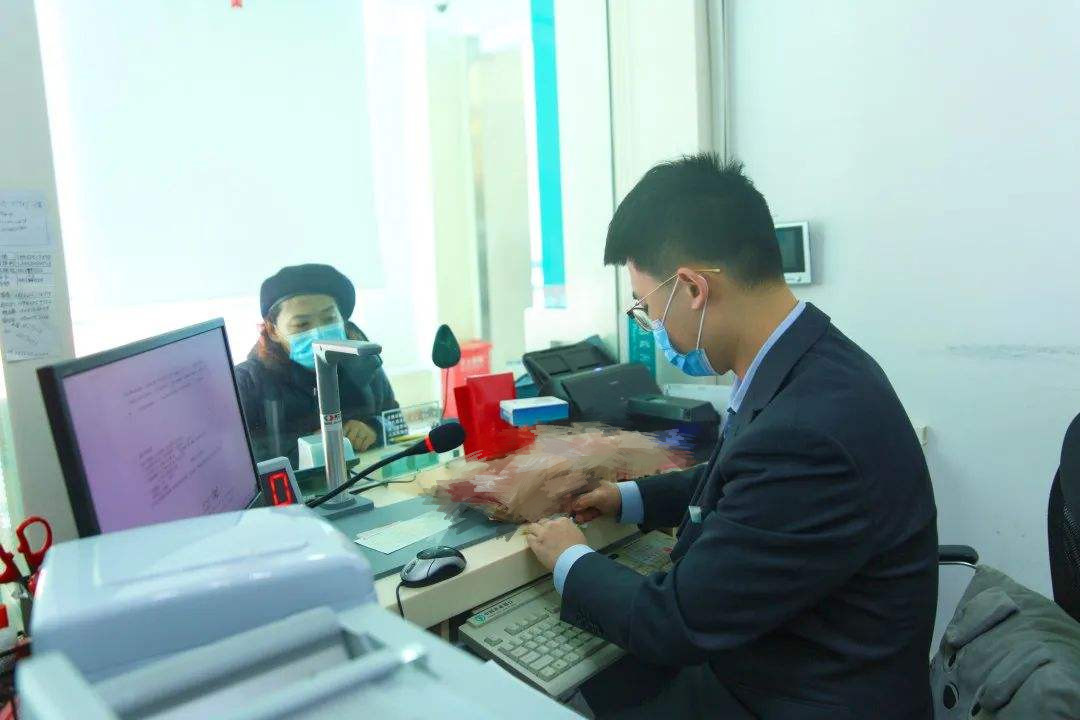 與通知書一起寄來的“銀行卡”，與普通銀行卡不同，新生要注意