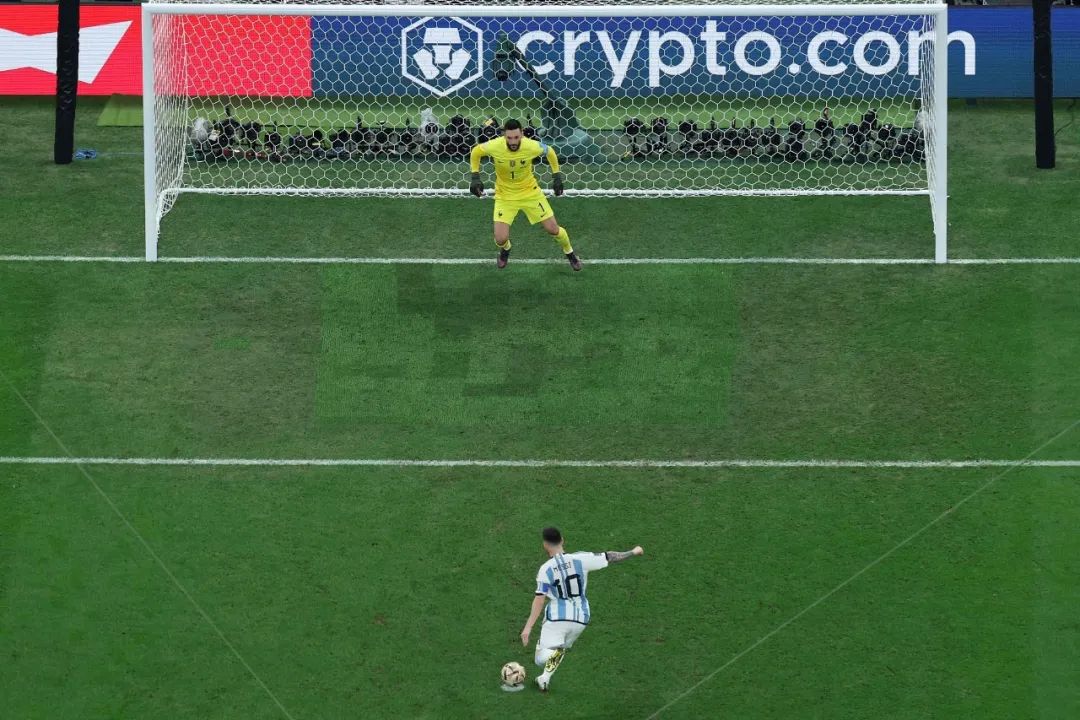 阿根廷夺冠！捧杯后，梅西发声