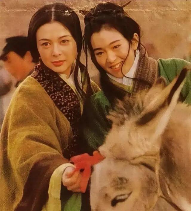 在剧组拍戏期间,关之琳和巩俐互相矛盾,正如电影中吕后和虞姬的关系