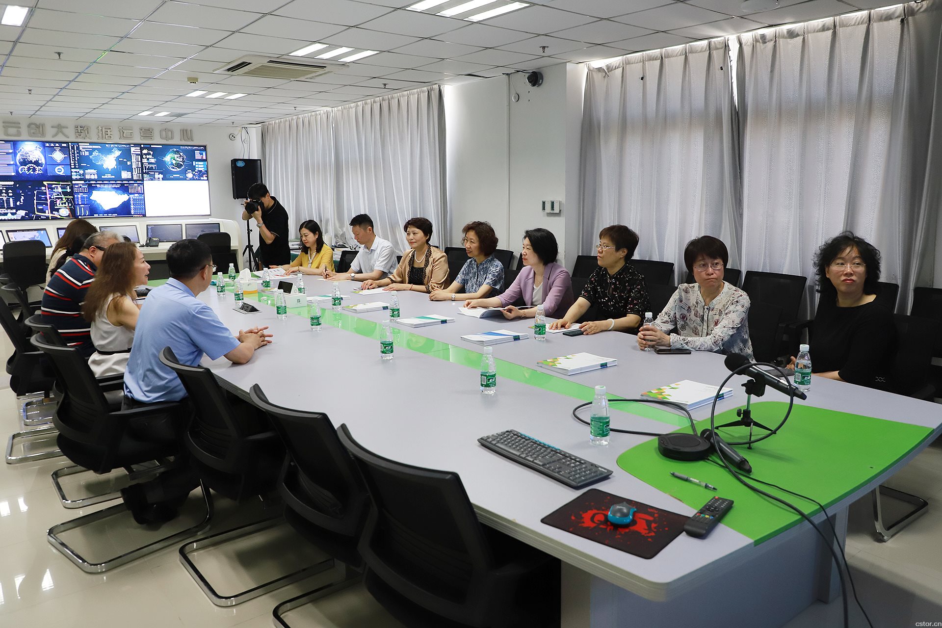 江苏省妇联主席朱劲松带队在云创大数据调研