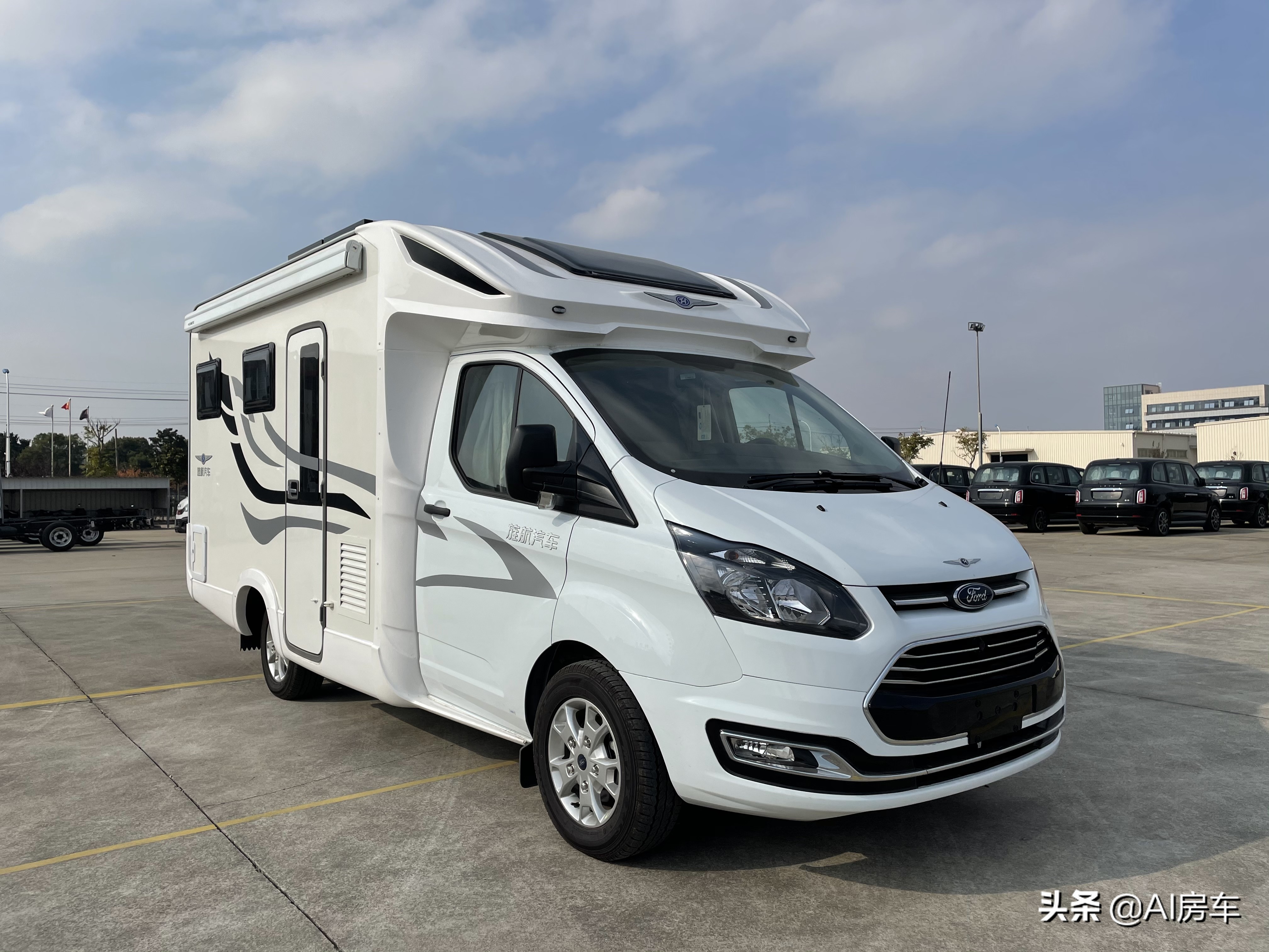 60后代步自驾游开啥车福特20t小房车来啦吃住车里太轻松