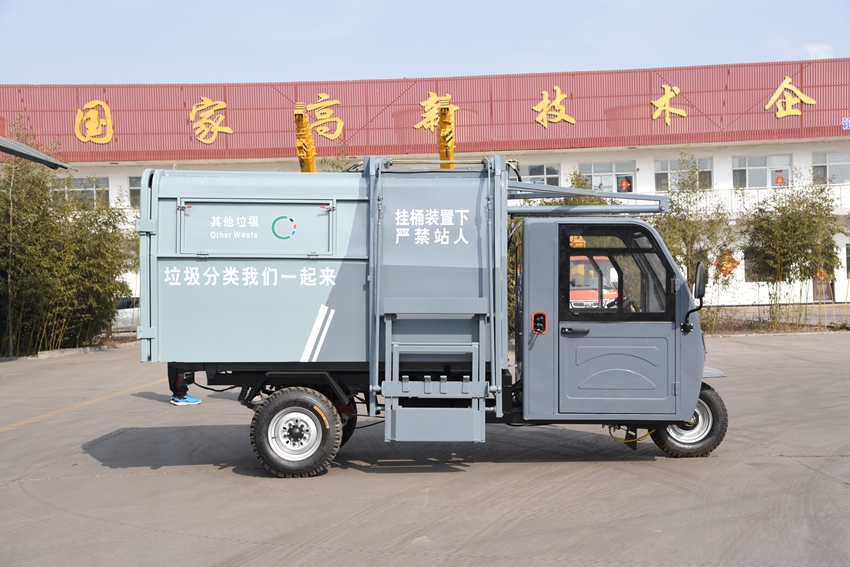 车厢可拆卸垃圾车清运垃圾的操作步骤