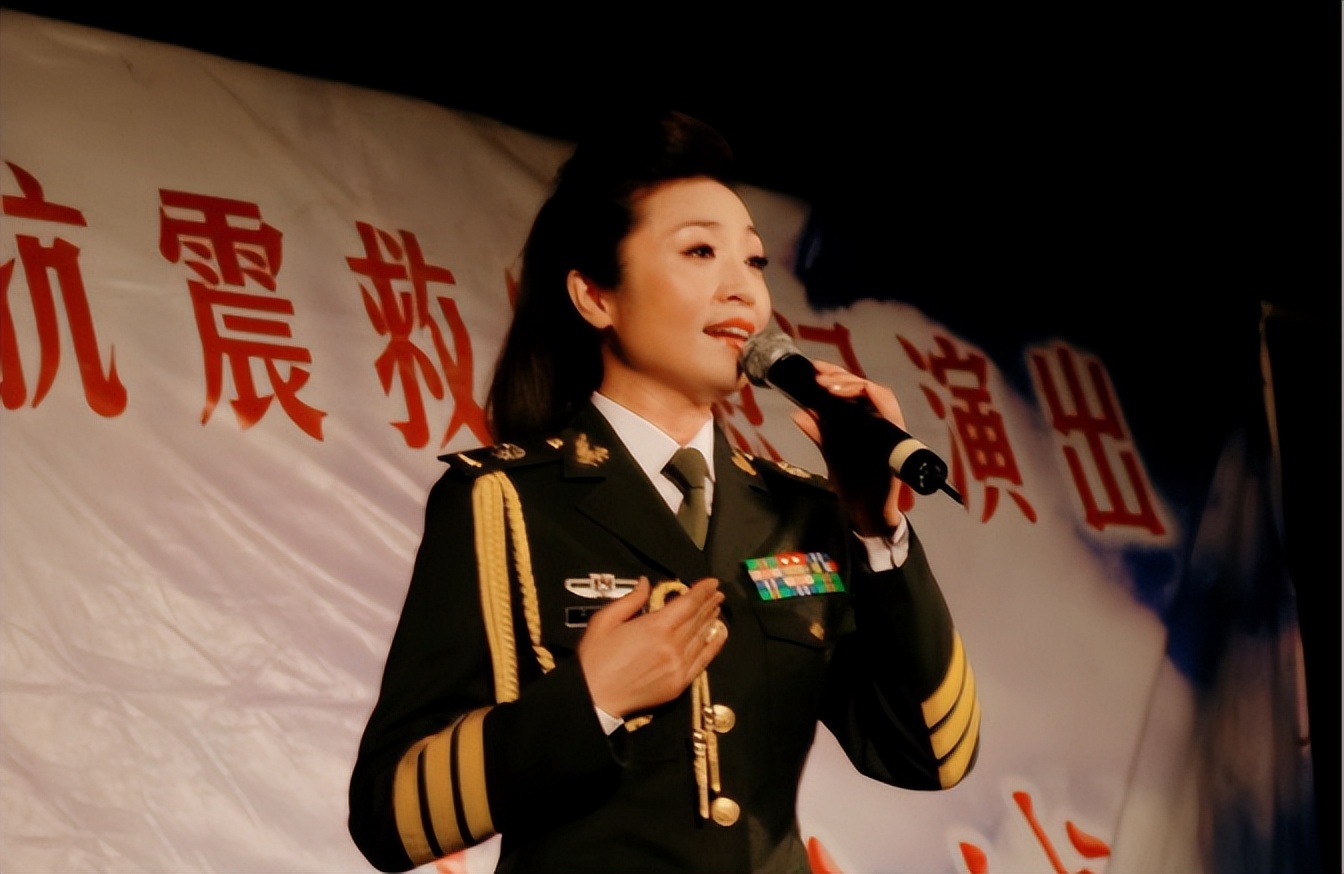 李丹阳：25岁成名，参加14次春晚，有孝心爱唱歌热衷公益的歌唱家