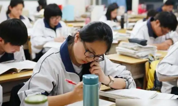 985大学被分成6个梯队，清华北大稳坐榜首，哈工大位列第4梯队