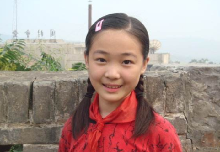 齐如意:凭"小花"一角成名,曾让亿万观众落泪,23岁美丽动人