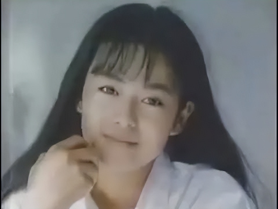 日本国民美少女始祖，曾和成龙一起主演电影！无数粉丝求她复出…