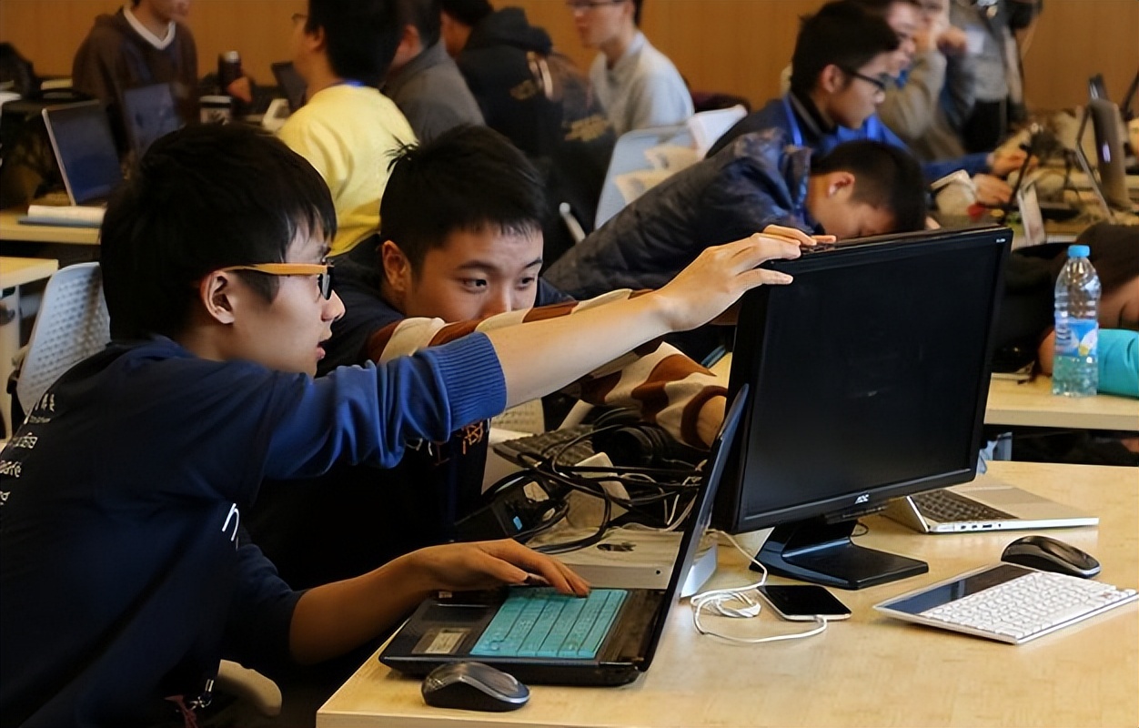 大学专业报考热度排名，毕业后不用过于担心就业，薪资还有保障