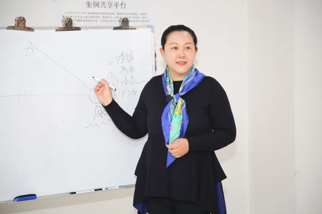 项目经理辅助学校助力中小学生心理教育