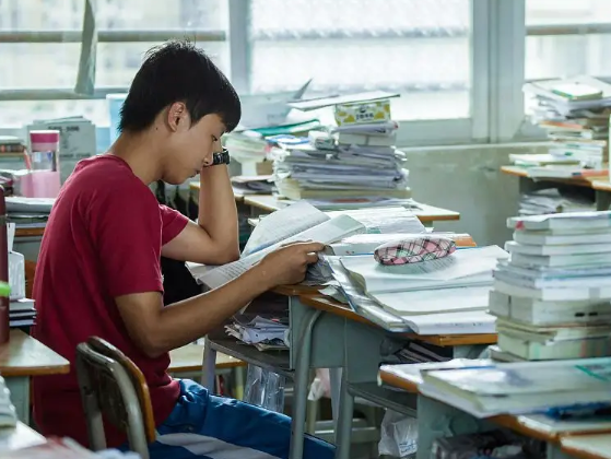 高考满分作文《酒》，全篇没有一个“酒”字，却能令人沉醉其中