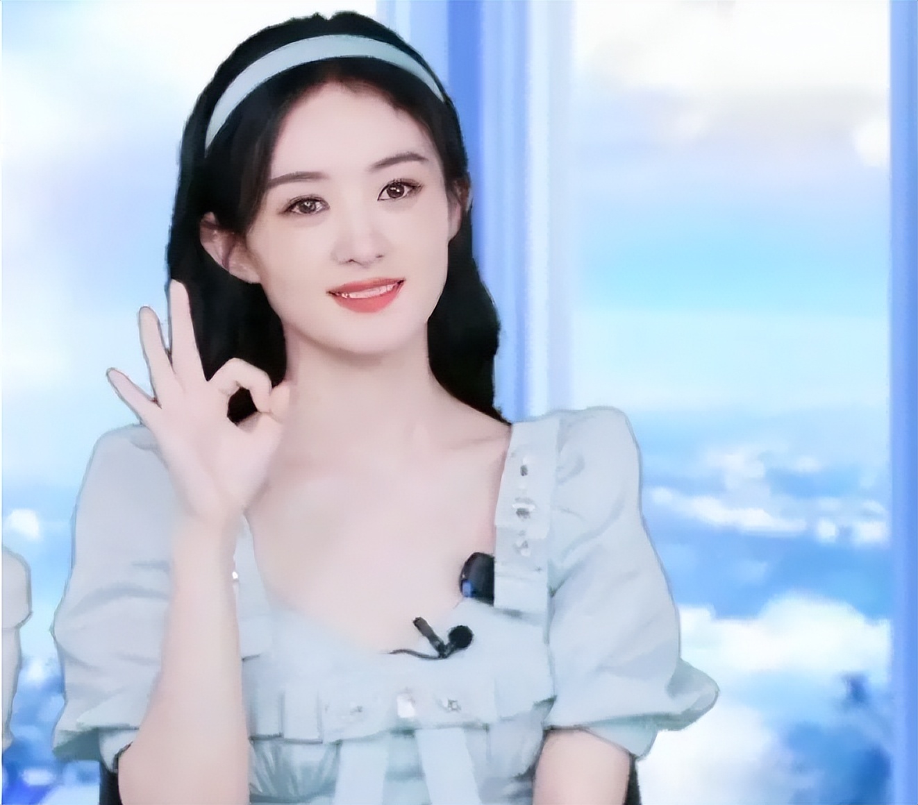 痘痘脸、赘肉、五五分！生图里的女星，让我看见了人间真实