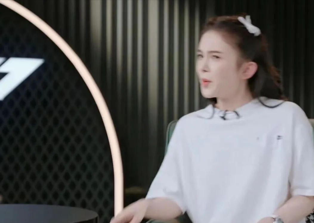 赵樱子，你是我的尬神。。​。​