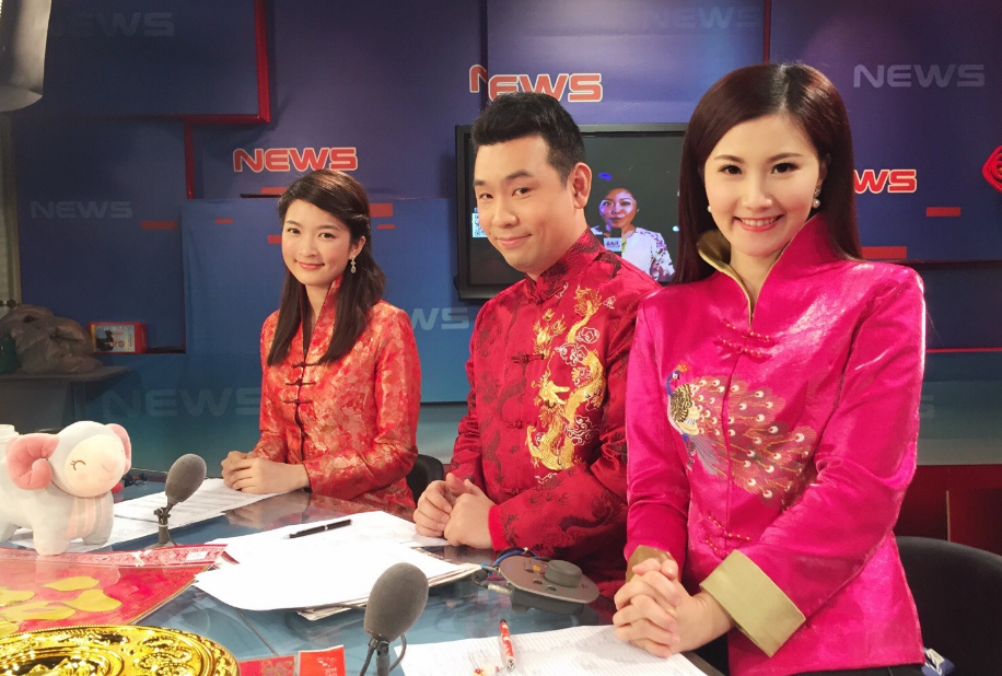 41岁的广东台主持人梁宇,与李静雯同时出道,妻子云菲也是主持人