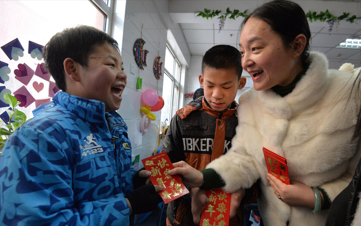 亲戚家2孩子我家1个，过年咋给红包？教你3招不吃亏也不得罪人