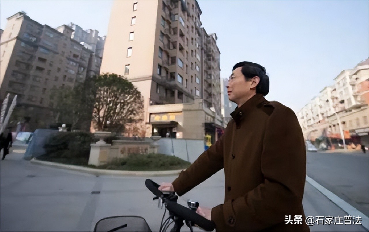 妻子惨死家中，丈夫被判无期，19年后再次开庭，改判无罪！真凶身份水落石出，直言：对其美貌垂诞！