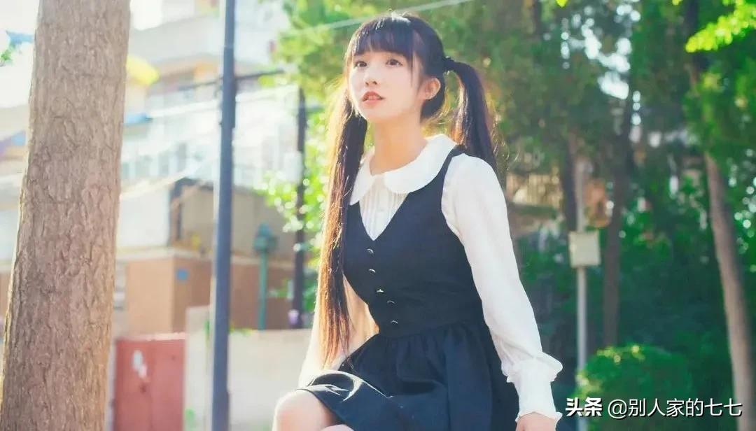 女人想你了,不会直说“我想你”,而是这样“暗示”你