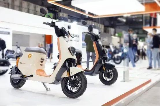 3款电摩风格新国标车，台铃、爱玛、雅迪续航百公里，你喜欢哪款