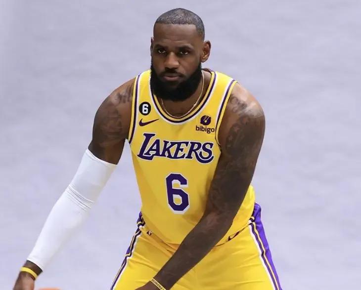 篮球衣6号是什么位置(NBA新赛季所有球员球衣右上角都有个明显的6号是什么意思)