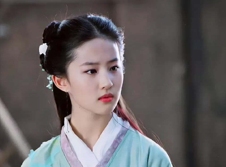 新版《仙剑奇侠传》里的赵灵儿，还原了游戏，但少了灵气？