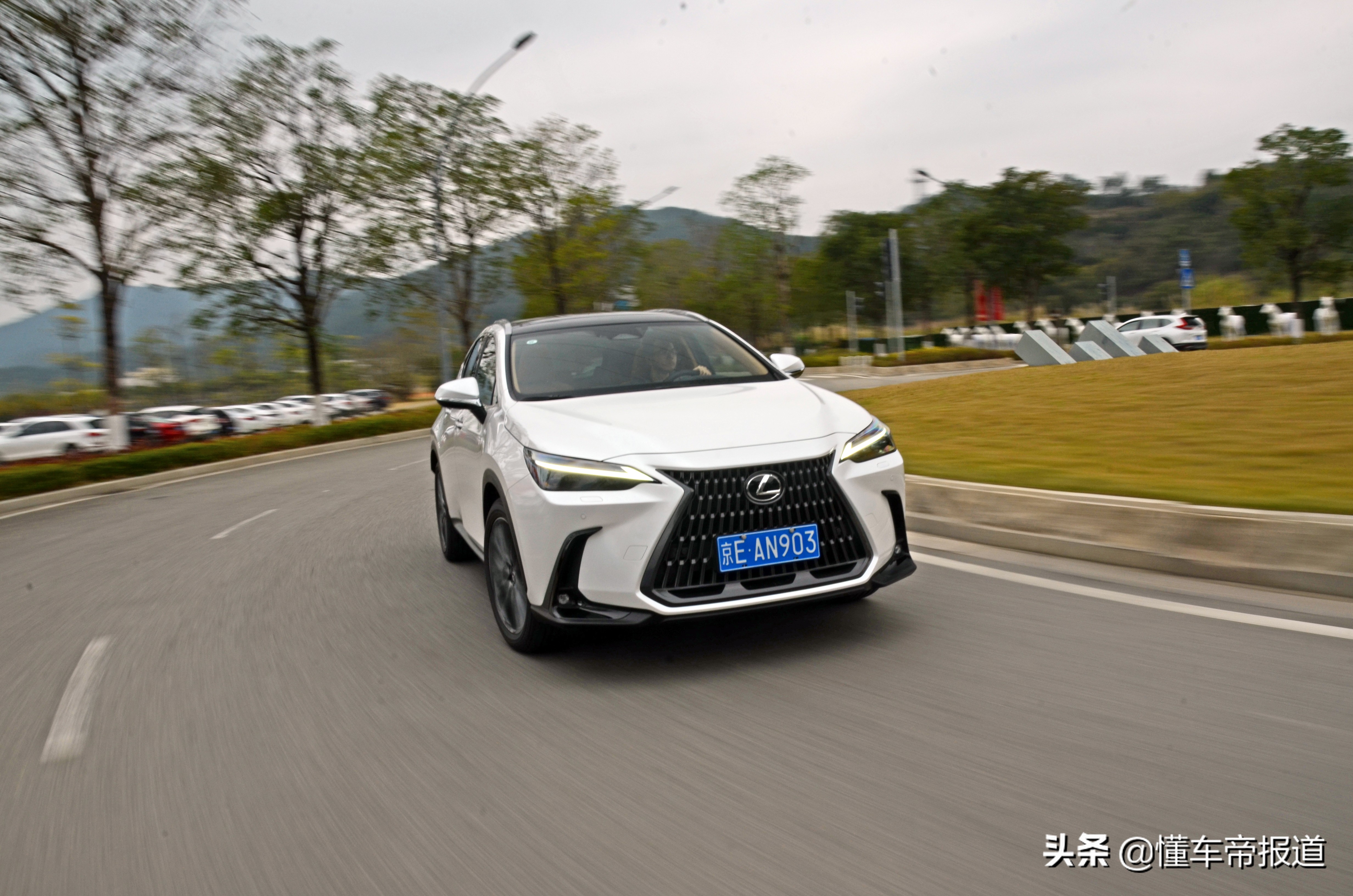 新车｜比奔驰柔顺，底盘质感不输奥迪！雷克萨斯NX 350h你得这么玩