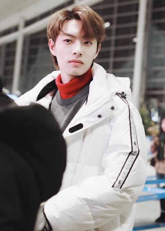 李英超怎么喊李振洋（“娱圈菩萨”木子洋：为宠粉给粉丝爆衣，多次劝学培养粉丝三观）