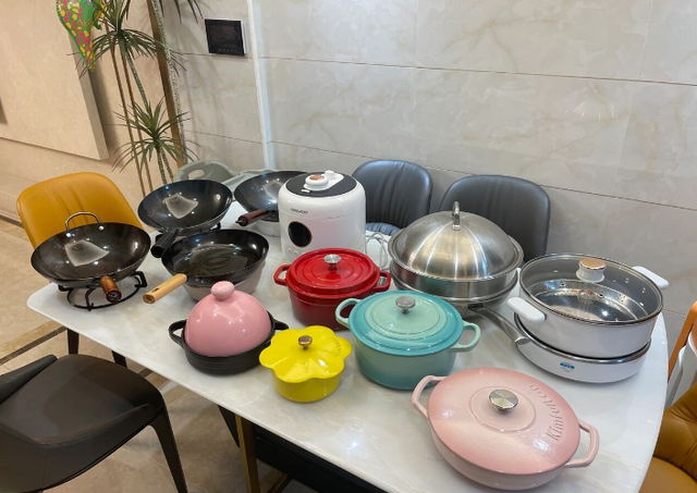 建议大家:除了微波炉,厨房有这5种锅就够了!其它都是白花钱