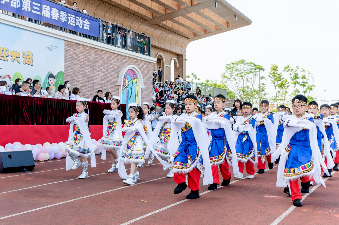 身体在奔，心在笑。新川外国语运动会，是一千种欢快的样子