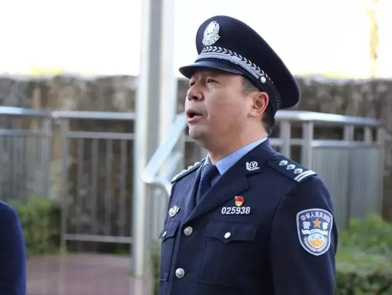 中共陆良县委副书记胡燕一行到县公安局开展春节慰问