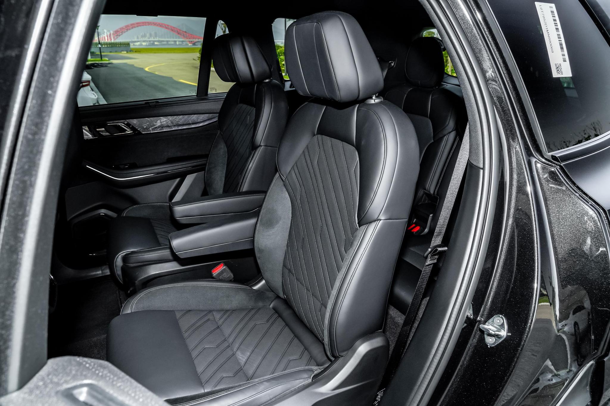 30万左右，我会选3台中大型SUV，254马力+全时四驱，实用还有面子