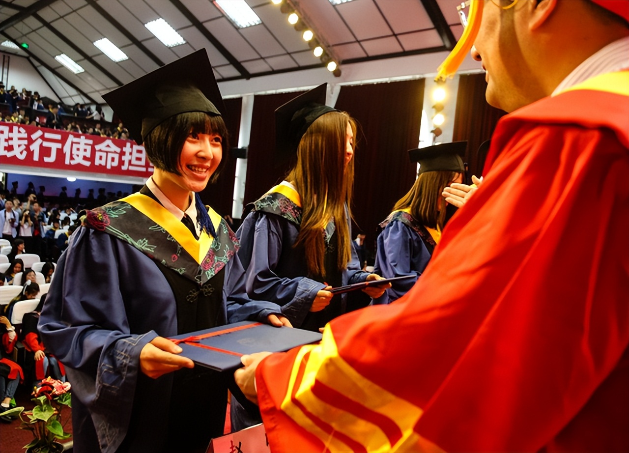 2022级毕业生迎来好消息，国务院发布通知，就业压力将明显缓解