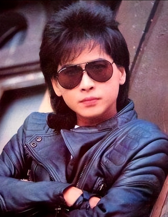 63岁齐秦定居云南养老,秃头大肚脯成老头,与王祖贤差距一目了然