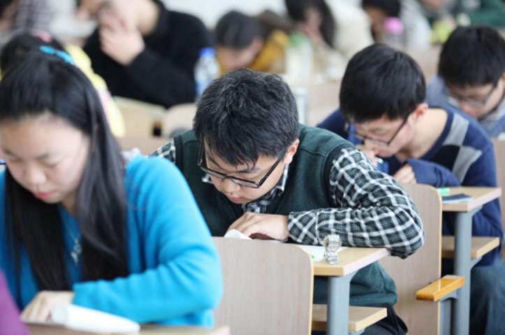 各高校“课程表”大对比！985一周45节大专一周3节，侮辱性极强