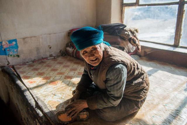 电热毯有辐射，对人体伤害大？这4种人或不适合使用电热毯