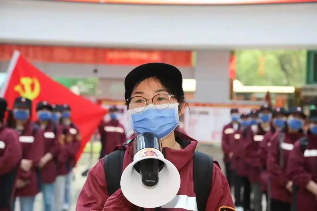 医心向党 尚德为民（九）丨巾帼守初心 柔肩担使命——记援饶医疗护理队临时党支部书记鄢丽萍